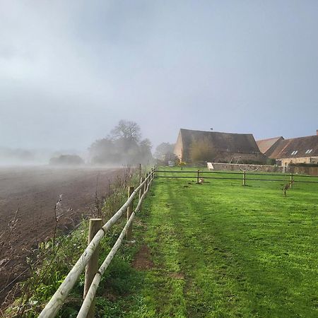Gite Au Centre De La France Vesdun Buitenkant foto