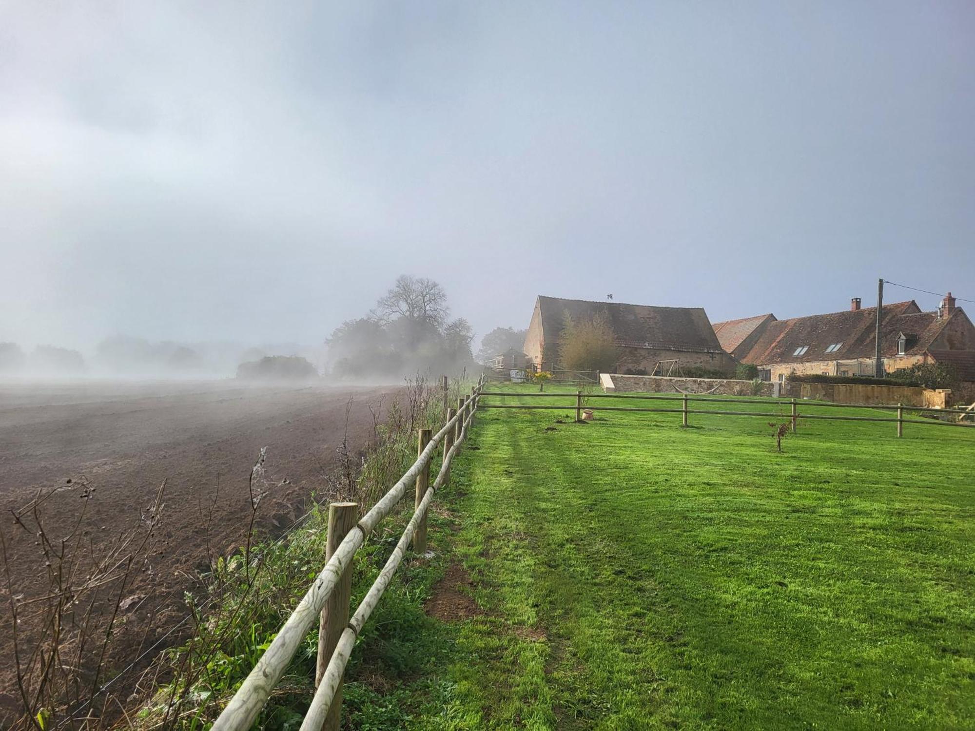 Gite Au Centre De La France Vesdun Buitenkant foto