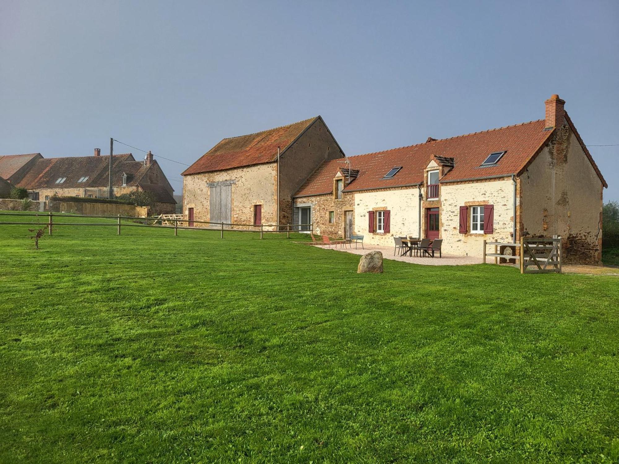 Gite Au Centre De La France Vesdun Buitenkant foto